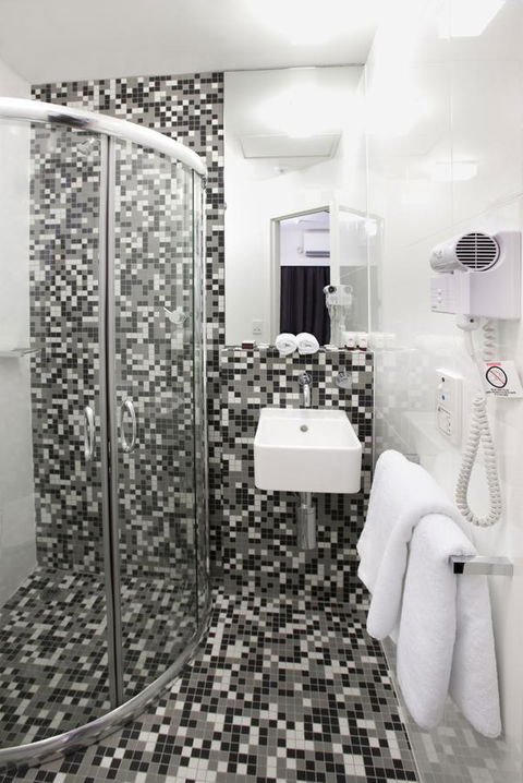Majestic Minima Hotel - Surfers Gold Coast 9