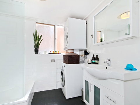 Monaco Court Apartment Adelaide - Surfers Gold Coast 8