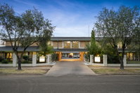Book Wagga Wagga Accommodation Vacations Surfers Gold Coast Surfers Gold Coast