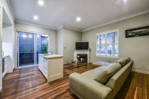 Aloha Central Luxury Apartments - Surfers Gold Coast 3