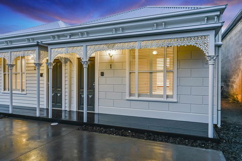 Aloha Central Luxury Apartments - Surfers Gold Coast 1