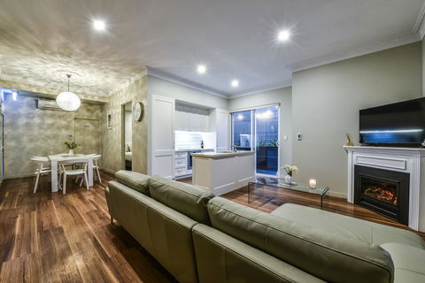 Aloha Central Luxury Apartments - Surfers Gold Coast 8