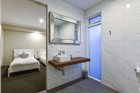 Aloha Central Luxury Apartments - Surfers Gold Coast 26