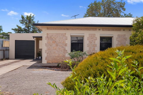 Cute And Cosy - Events, Workers, Getaways - Surfers Gold Coast 0