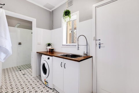 Cute And Cosy - Events, Workers, Getaways - Surfers Gold Coast 11