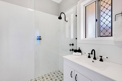 Cute And Cosy - Events, Workers, Getaways - Surfers Gold Coast 10