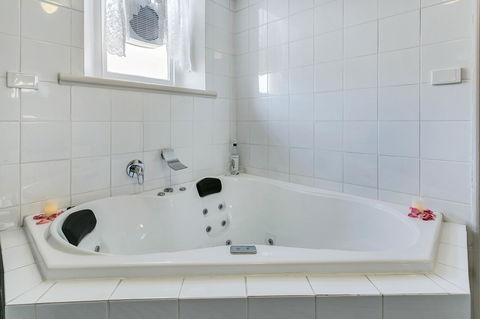 \'THE CHURCH\' Guest Home, Gawler Barossa Region - Surfers Gold Coast 6