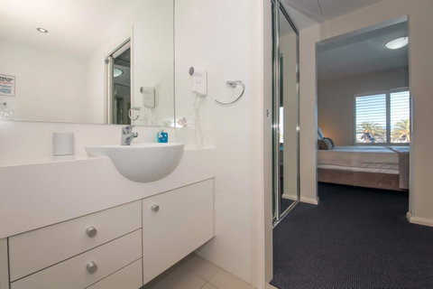 Pacific Blue 278-265 Sandy Pt Rd- Dual Key Access, Wifi, Linen And Air Conditioning - Surfers Gold Coast 12