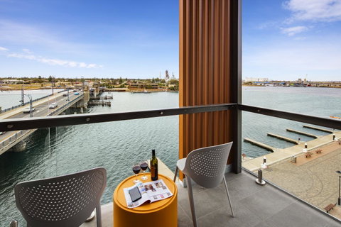 Quest Port Adelaide - Surfers Gold Coast 14