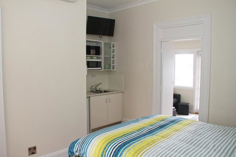 Smugglers Inn Studio Apartments - Surfers Gold Coast 15