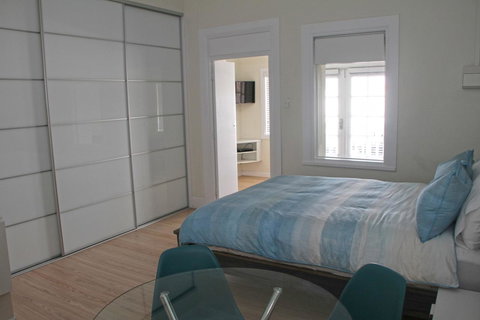 Smugglers Inn Studio Apartments - Surfers Gold Coast 6