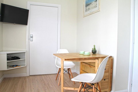 Smugglers Inn Studio Apartments - Surfers Gold Coast 14