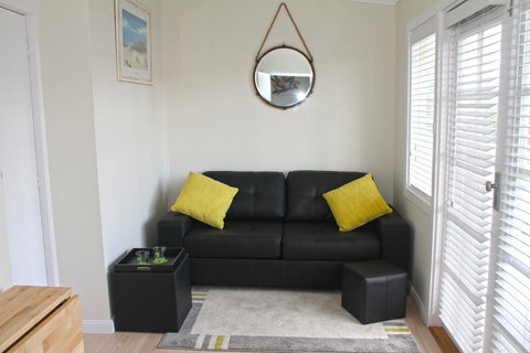 Smugglers Inn Studio Apartments - Surfers Gold Coast 11