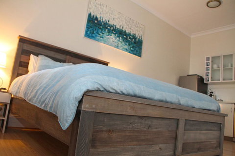 Smugglers Inn Studio Apartments - Surfers Gold Coast 9