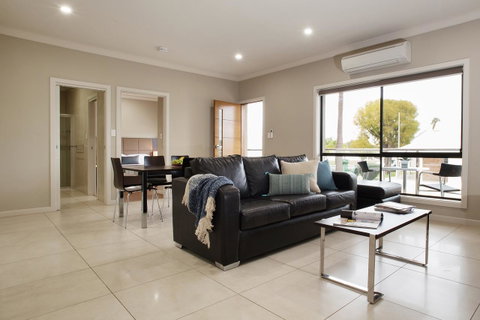 Renmark Holiday Apartments - Surfers Gold Coast 1