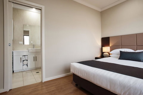 Renmark Holiday Apartments - Surfers Gold Coast 8