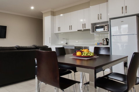 Renmark Holiday Apartments - Surfers Gold Coast 2