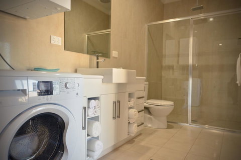 Renmark Holiday Apartments - Surfers Gold Coast 9