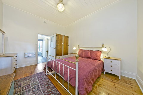 Vineyard Cottage BnB - Surfers Gold Coast 2