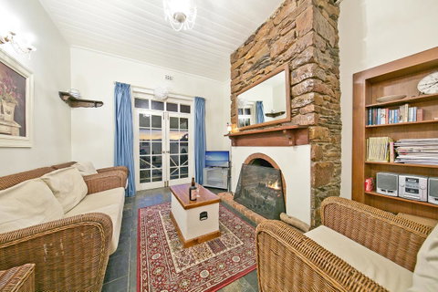 Vineyard Cottage BnB - Surfers Gold Coast 3