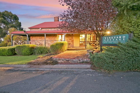 Vineyard Cottage BnB - Surfers Gold Coast 8
