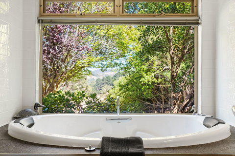 Adelaide Hills Retreats - Surfers Gold Coast 13