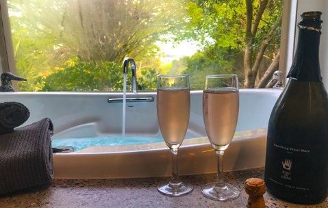 Adelaide Hills Retreats - Surfers Gold Coast 0