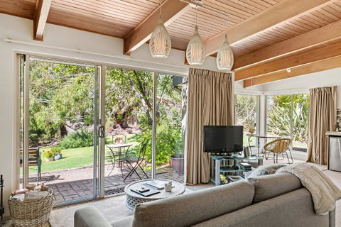Adelaide Hills Retreats - Surfers Gold Coast 16