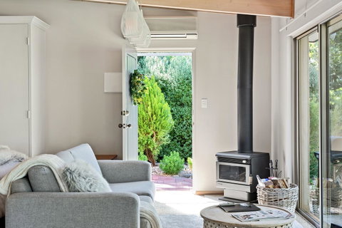 Adelaide Hills Retreats - Surfers Gold Coast 20