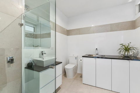 KENNEDY EXECUTIVE TOWNHOUSE - Surfers Gold Coast 5