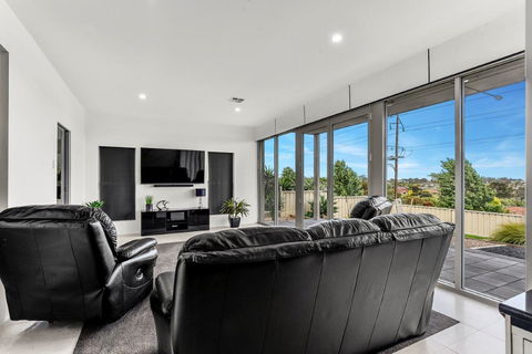 KENNEDY EXECUTIVE TOWNHOUSE - Surfers Gold Coast 14
