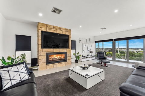 KENNEDY EXECUTIVE TOWNHOUSE - Surfers Gold Coast 0