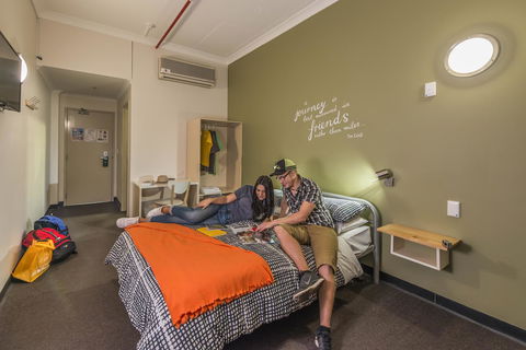YHA Adelaide Central - Surfers Gold Coast 36