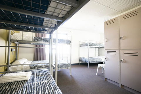 YHA Adelaide Central - Surfers Gold Coast 23