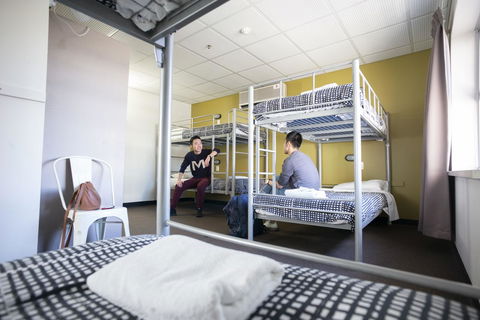 YHA Adelaide Central - Surfers Gold Coast 13