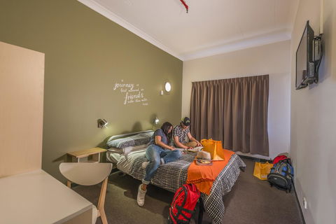 YHA Adelaide Central - Surfers Gold Coast 39