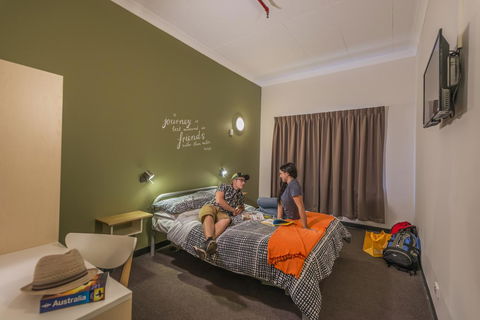 YHA Adelaide Central - Surfers Gold Coast 41