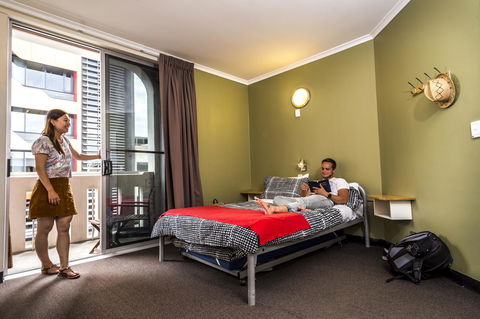 YHA Adelaide Central - Surfers Gold Coast 32