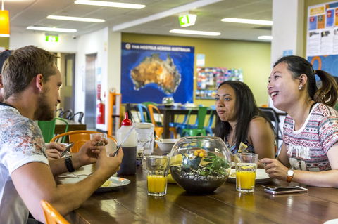 YHA Adelaide Central - Surfers Gold Coast 30
