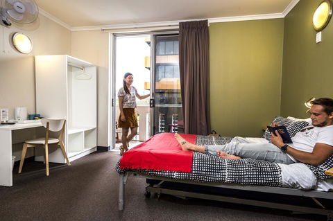 YHA Adelaide Central - Surfers Gold Coast 22