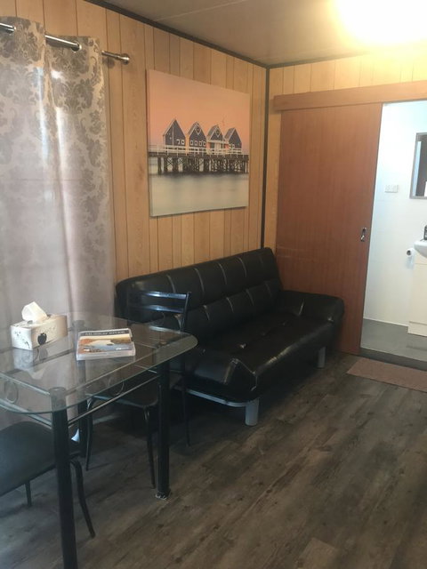 Murray Bridge Riverview Cabin - Surfers Gold Coast 5