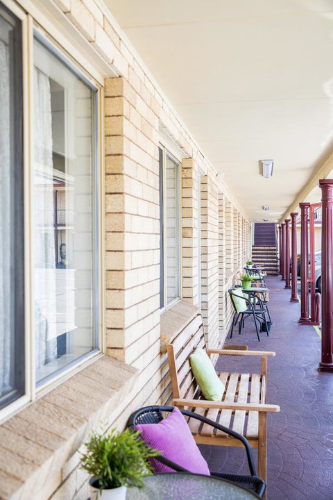 Lilac City Motor Inn & Steakhouse - Surfers Gold Coast 13