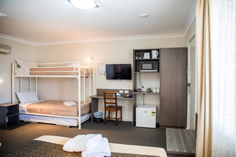 Lilac City Motor Inn & Steakhouse - Surfers Gold Coast 3