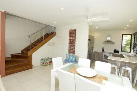 Boom 6 Boomerang Beach - Surfers Gold Coast 13