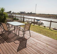 Waterfront on Jefferson at Wellington Marina SA - Surfers Gold Coast