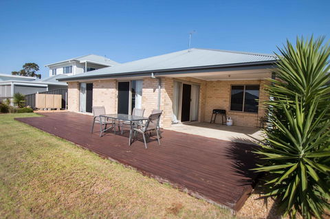 Waterfront On Jefferson, At Wellington Marina, SA - Surfers Gold Coast 20