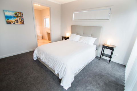 Wellington Lake Retreat - Surfers Gold Coast 15