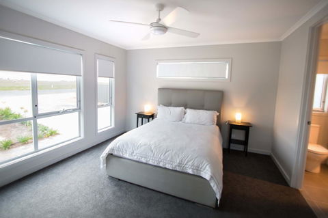 Wellington Lake Retreat - Surfers Gold Coast 10