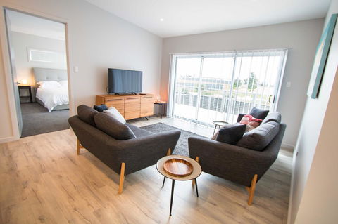 Wellington Lake Retreat - Surfers Gold Coast 4
