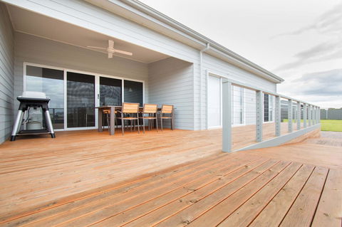 Wellington Lake Retreat - Surfers Gold Coast 8